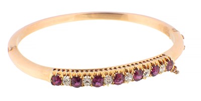 Lot 574 - A LATE 19TH CENTURY 18CT GOLD, DIAMOND AND RUBY BANGLE
