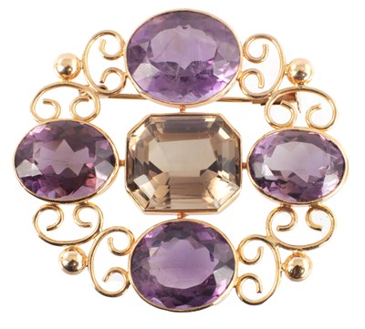 Lot 565 - A LARGE 18CT YELLOW GOLD, AMETHYST AND CITRINE BROOCH