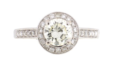 Lot 527 - AN 18CT WHITE GOLD AND DIAMOND CLUSTER RING