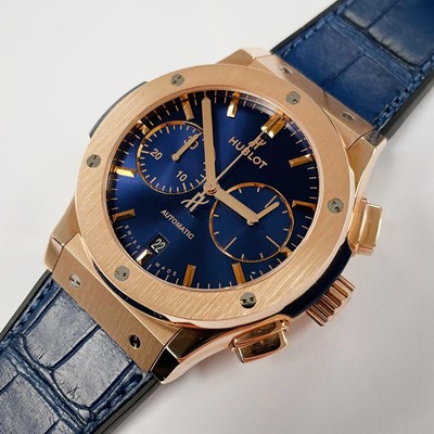 Lot 1391 - A GENTLEMAN'S 18CT ROSE GOLD HUBLOT CLASSIC FUSION CHRONOGRAPH KING GOLD BLUE WRIST WATCH