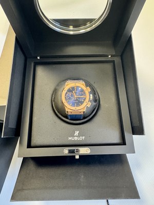 Lot 1391 - A GENTLEMAN'S 18CT ROSE GOLD HUBLOT CLASSIC FUSION CHRONOGRAPH KING GOLD BLUE WRIST WATCH