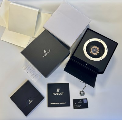 Lot 1391 - A GENTLEMAN'S 18CT ROSE GOLD HUBLOT CLASSIC FUSION CHRONOGRAPH KING GOLD BLUE WRIST WATCH