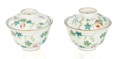 Lot 125 - A SET OF FOUR PIECES OF CHINESE REPUBLIC 'MELON' FAMILLE ROSE FORMING BOWLS AND COVERS