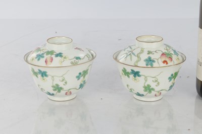 Lot 125 - A SET OF FOUR PIECES OF CHINESE REPUBLIC 'MELON' FAMILLE ROSE FORMING BOWLS AND COVERS