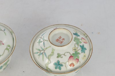 Lot 125 - A SET OF FOUR PIECES OF CHINESE REPUBLIC 'MELON' FAMILLE ROSE FORMING BOWLS AND COVERS