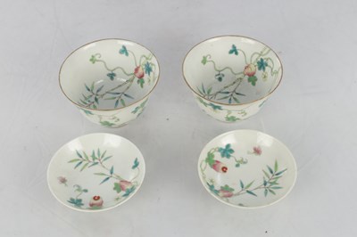 Lot 125 - A SET OF FOUR PIECES OF CHINESE REPUBLIC 'MELON' FAMILLE ROSE FORMING BOWLS AND COVERS