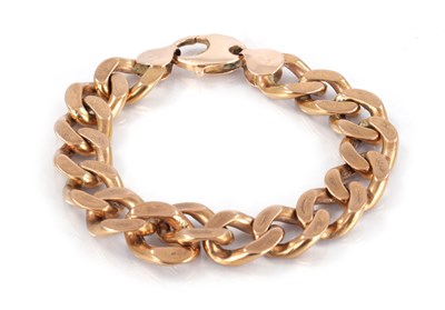 Lot 119 - A HEAVY 9CT ROSE GOLD CURB CHAIN BRACELET