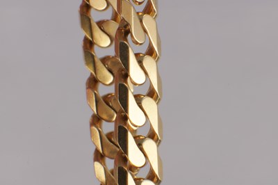 Lot 162 - A 9CT YELLOW GOLD CURB CHAIN BRACELET