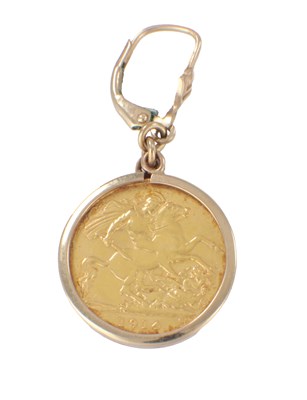 Lot 161 - A VICTORIAN GOLD HALF SOVEREIGN, dated 1899, in a 9ct gold mount