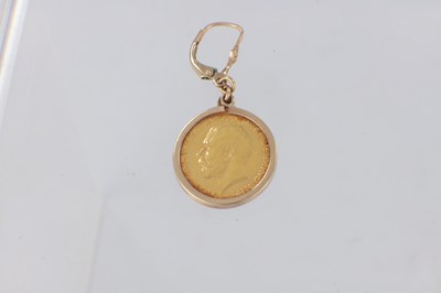 Lot 161 - A VICTORIAN GOLD HALF SOVEREIGN, dated 1899, in a 9ct gold mount