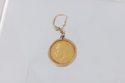 Lot 161 - A VICTORIAN GOLD HALF SOVEREIGN, dated 1899, in a 9ct gold mount
