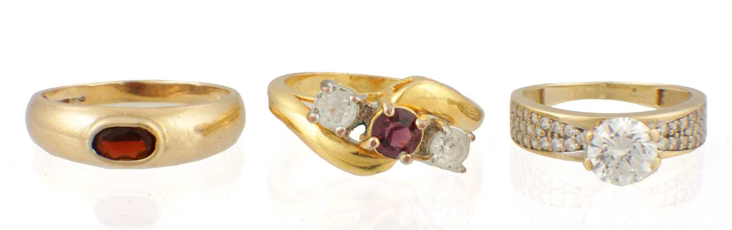 Lot 167 - A COLLECTION OF THREE GOLD RINGS