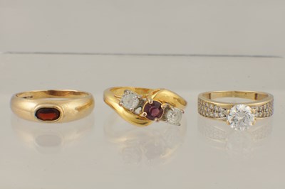 Lot 167 - A COLLECTION OF THREE GOLD RINGS
