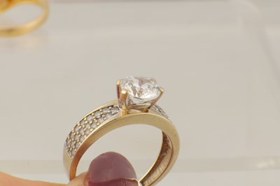 Lot 167 - A COLLECTION OF THREE GOLD RINGS