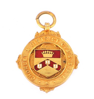 Lot 138 - A CASED 9CT GOLD AND ENAMEL PENDANT MEDAL