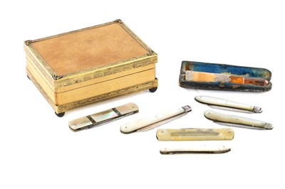 Lot 184 - A COLLECTION OF FOLDING KNIVES AND A SILVER MOUNTED CIGAR HOLDER