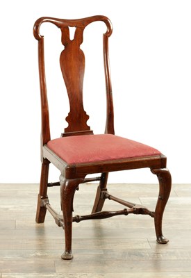 Lot 1695 - AN EARLY 18TH CENTURY WALNUT SIDE CHAIR