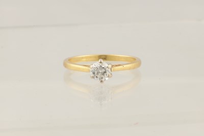 Lot 175 - AN 18CT GOLD DIAMOND SOLITAIRE RING