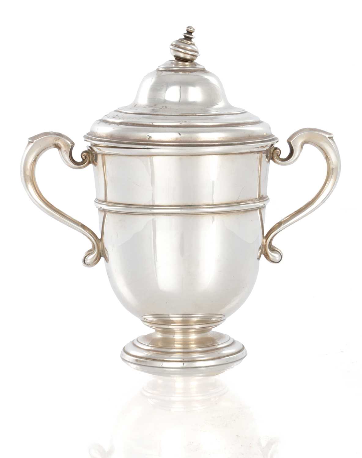 Lot 133 - A 1920'S SILVER LIDDED TROPHY