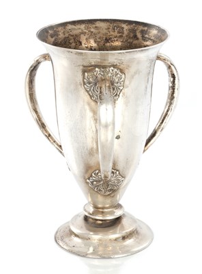 Lot 90 - A LARGE EARLY 20TH CENTURY SCOTTISH THREE HANDLED SILVER VASE