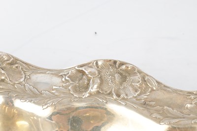 Lot 171 - AN EARLY 20TH CENTURY SILVER TRAY