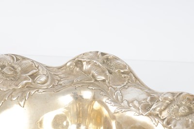 Lot 171 - AN EARLY 20TH CENTURY SILVER TRAY