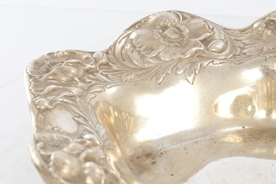Lot 171 - AN EARLY 20TH CENTURY SILVER TRAY