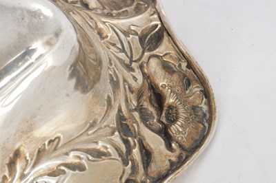 Lot 171 - AN EARLY 20TH CENTURY SILVER TRAY