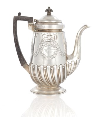 Lot 177 - A VICTORIAN SILVER TEA POT