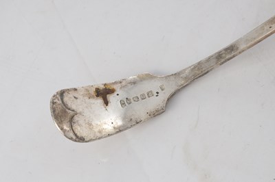 Lot 187 - A GEORGIAN SILVER SAUCEBOAT AND PLATED LADLE
