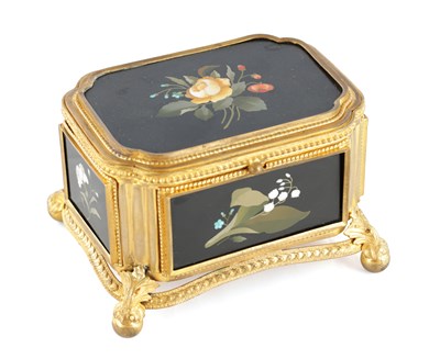 Lot 871 - A 19TH CENTURY FRENCH ORMOLU MOUNTED PIETRA DURA JEWELLERY CASKET