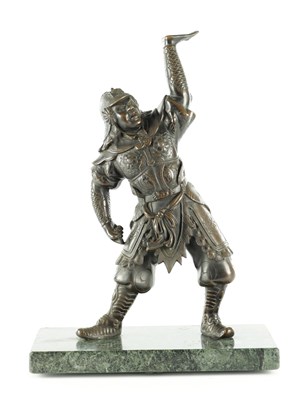 Lot 546 - A JAPANESE MEIJI PERIOD BRONZE SCULPTURE OF A SAMURAI