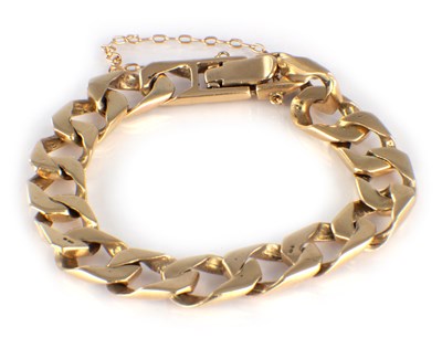 Lot 103 - A 9CT GOLD CURB CHAIN BRACELET