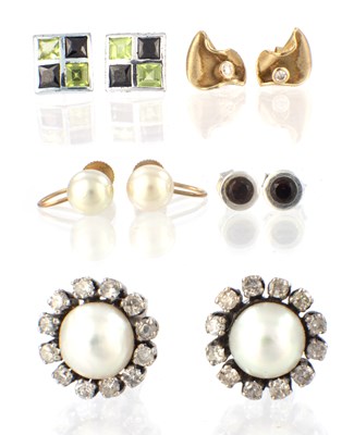 Lot 186 - A COLLECTION OF EARRINGS