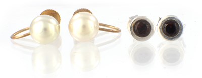 Lot 186 - A COLLECTION OF EARRINGS