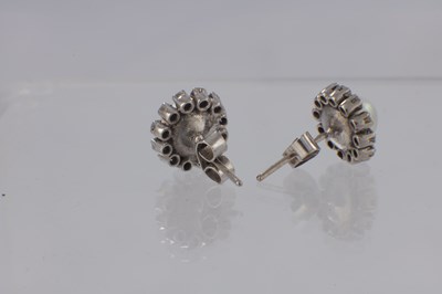 Lot 186 - A COLLECTION OF EARRINGS