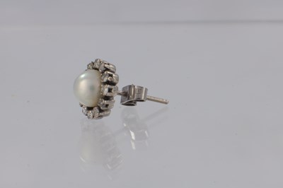 Lot 186 - A COLLECTION OF EARRINGS