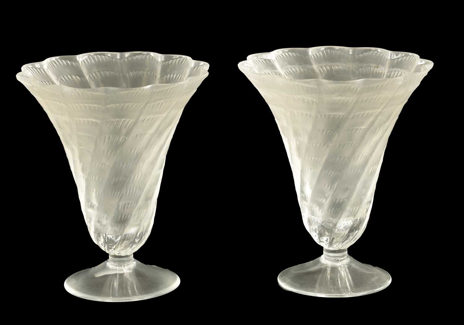 Lot 4 - A PAIR OF LALIQUE 'LUCIE' FROSTED GLASS ICE CREAM BOWLS