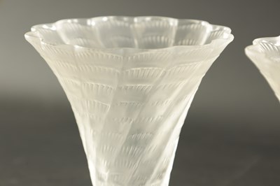 Lot 4 - A PAIR OF LALIQUE 'LUCIE' FROSTED GLASS ICE CREAM BOWLS