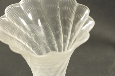 Lot 4 - A PAIR OF LALIQUE 'LUCIE' FROSTED GLASS ICE CREAM BOWLS