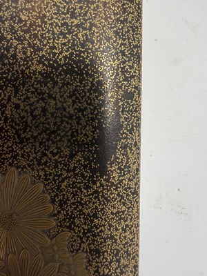 Lot 570 - A JAPANESE MEIJI PERIOD GILT LACQUERED RECTANGULAR BOX AND COVER