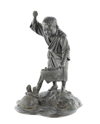 Lot 580 - A JAPANESE MEIJI PERIOD TOYKO SCHOOL BRONZE SCULPTURE OF A FISHERBOY