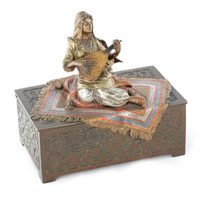 Lot 989 - A LATE 19TH CENTURY AUSTRIAN COLD-PAINTED BRONZE LIDDED BOX IN THE MANNER OF FRANZ BERGMAN