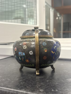 Lot 567 - A 19TH CENTURY JAPANESE CLOISONNE KORO