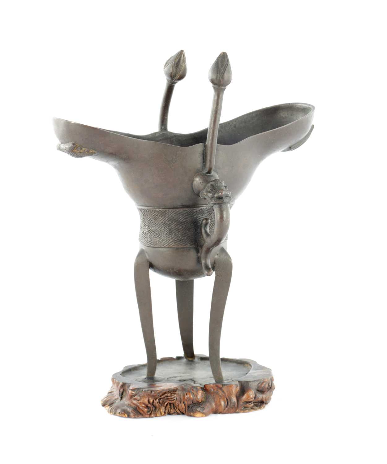 Lot 470 - AN EARLY CHINESE ARCHAISTIC BRONZE TRIPOD VESSEL