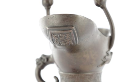 Lot 470 - AN EARLY CHINESE ARCHAISTIC BRONZE TRIPOD VESSEL
