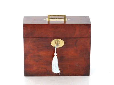 Lot 996 - A GEORGIAN MAHOGANY LIDDED DECANTER BOX