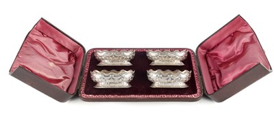 Lot 221 - A CASED SET OF FOUR 19TH CENTURY SILVER AND SILVER GILT BOWLS