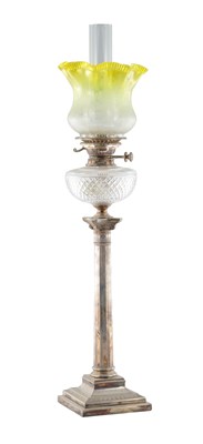 Lot 246 - AN EDWARDIAN SILVER PLATED IONIC COLUMN OIL LAMP