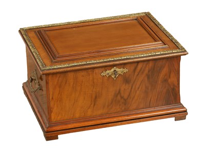 Lot 1030 - A LATE 19TH CENTURY GERMAN FIGURED WALNUT SYMPHONION STYLE MUSIC BOX